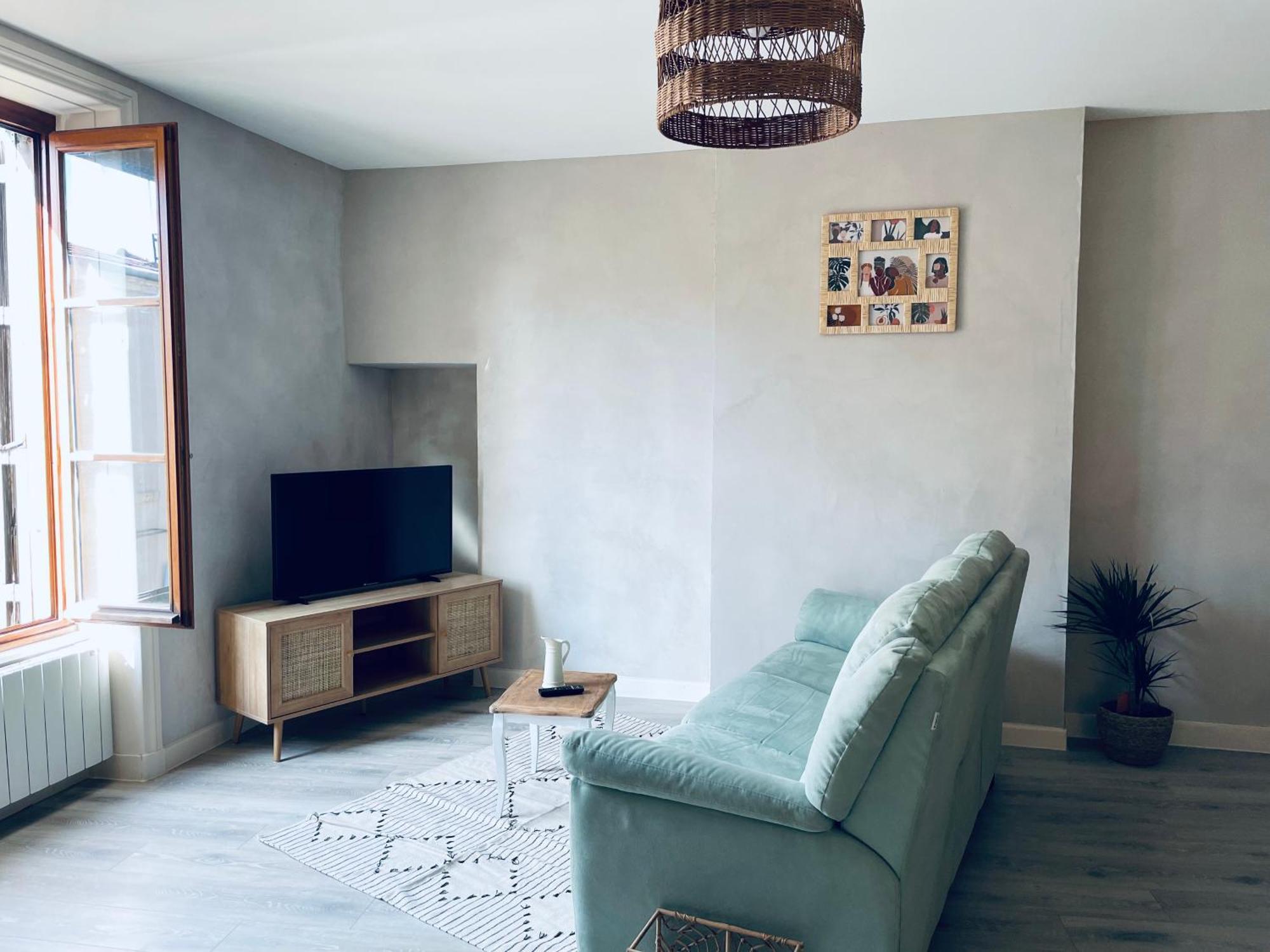 Centre De Apartment Charlieu